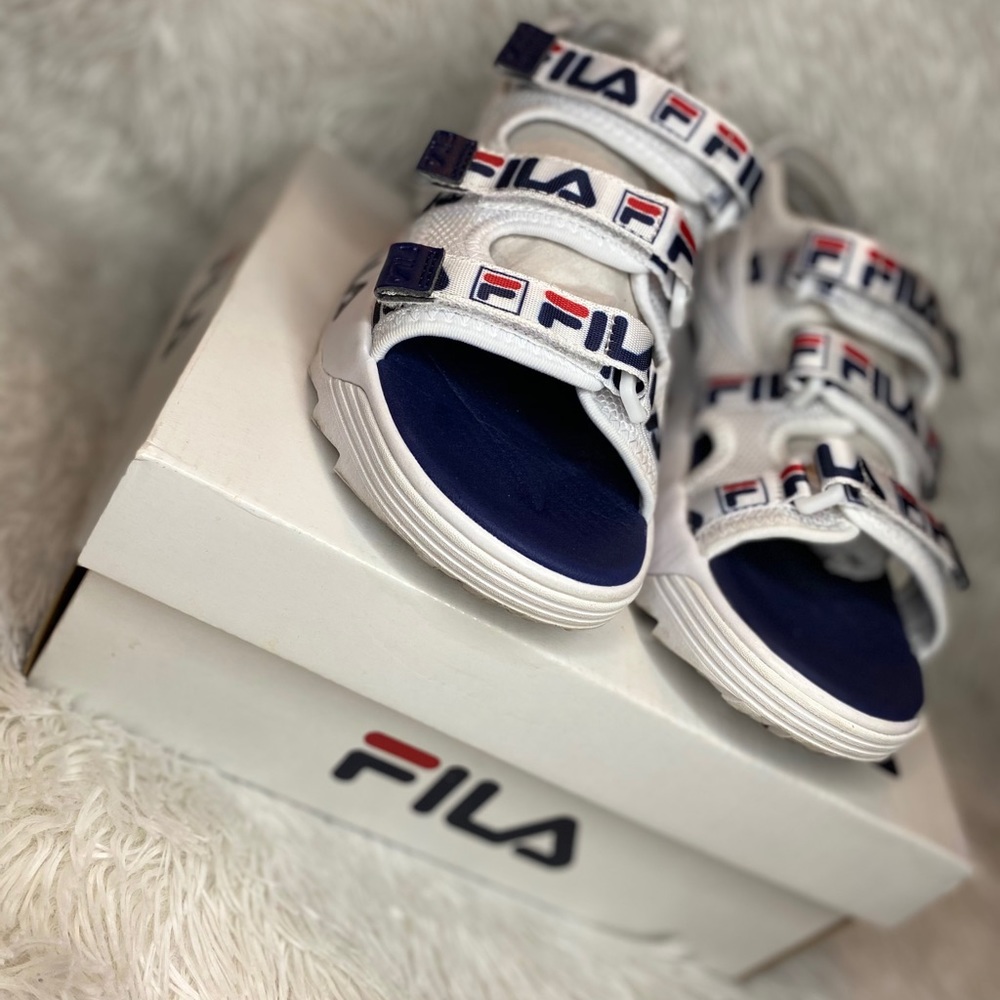 Fila Disruptor Sandals kids size-6 wht/nvy/red